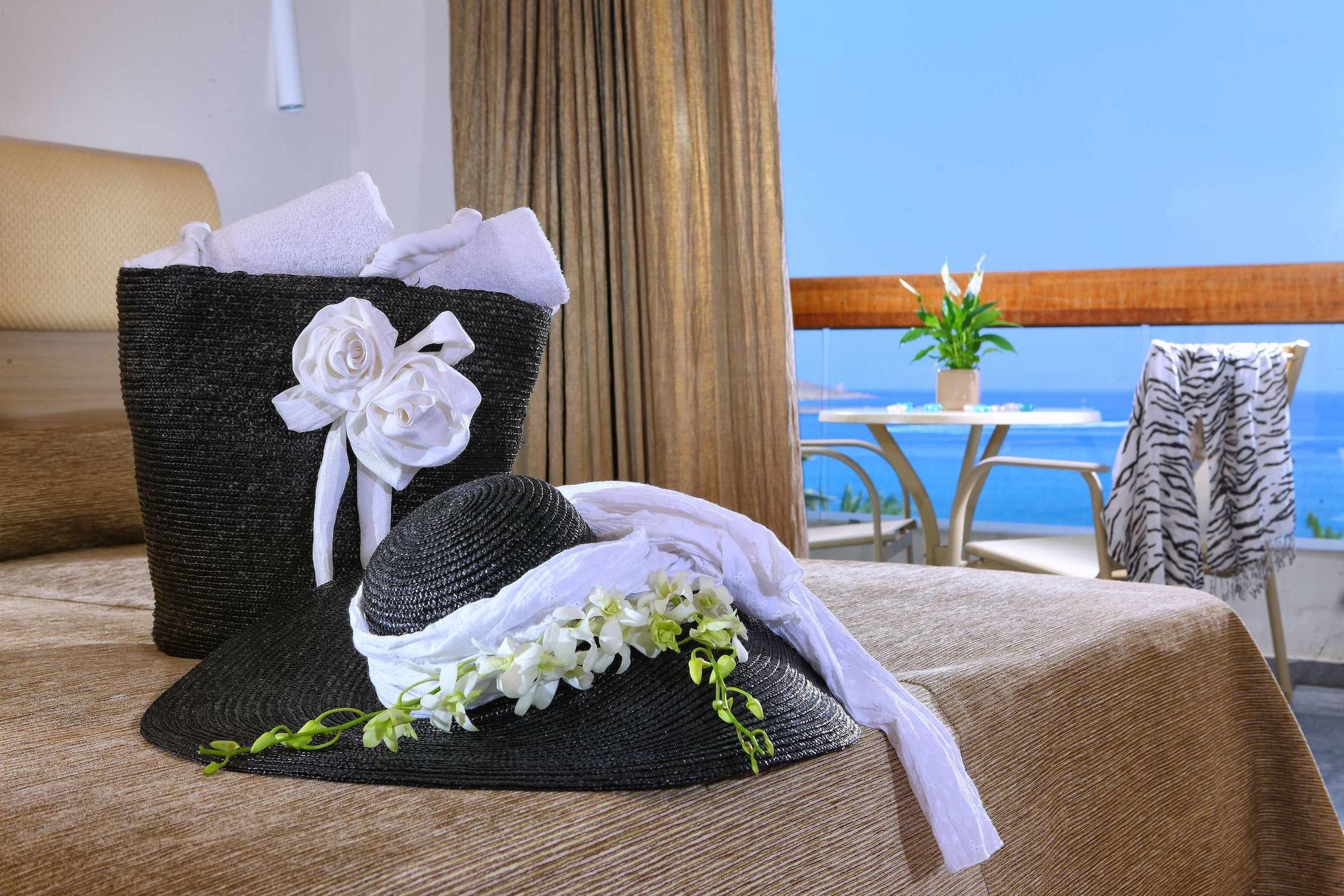 Sitia Beach City Resort & Spa Esterno foto A black shoe with a white bow