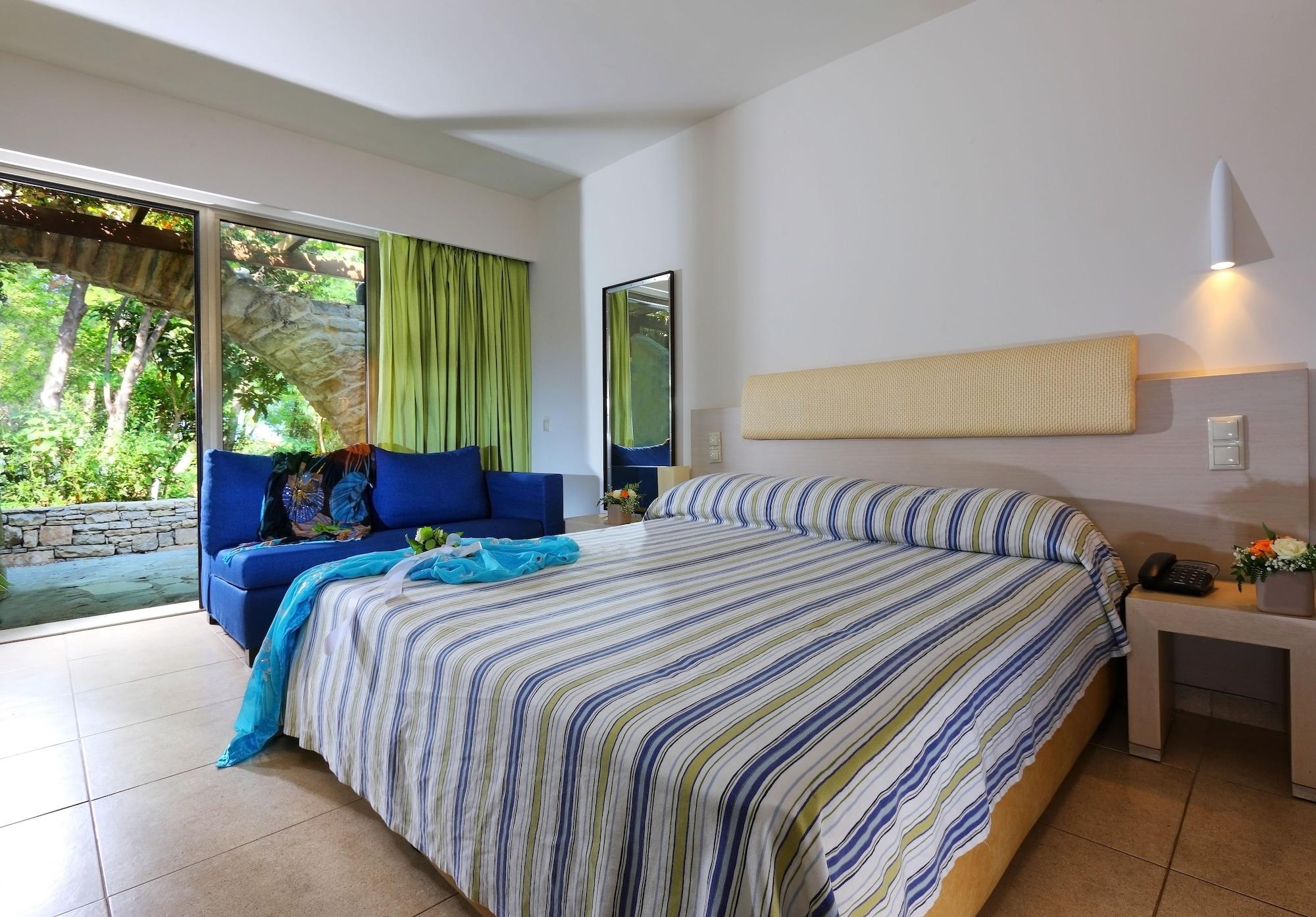 Sitia Beach City Resort & Spa Esterno foto A room at the hotel