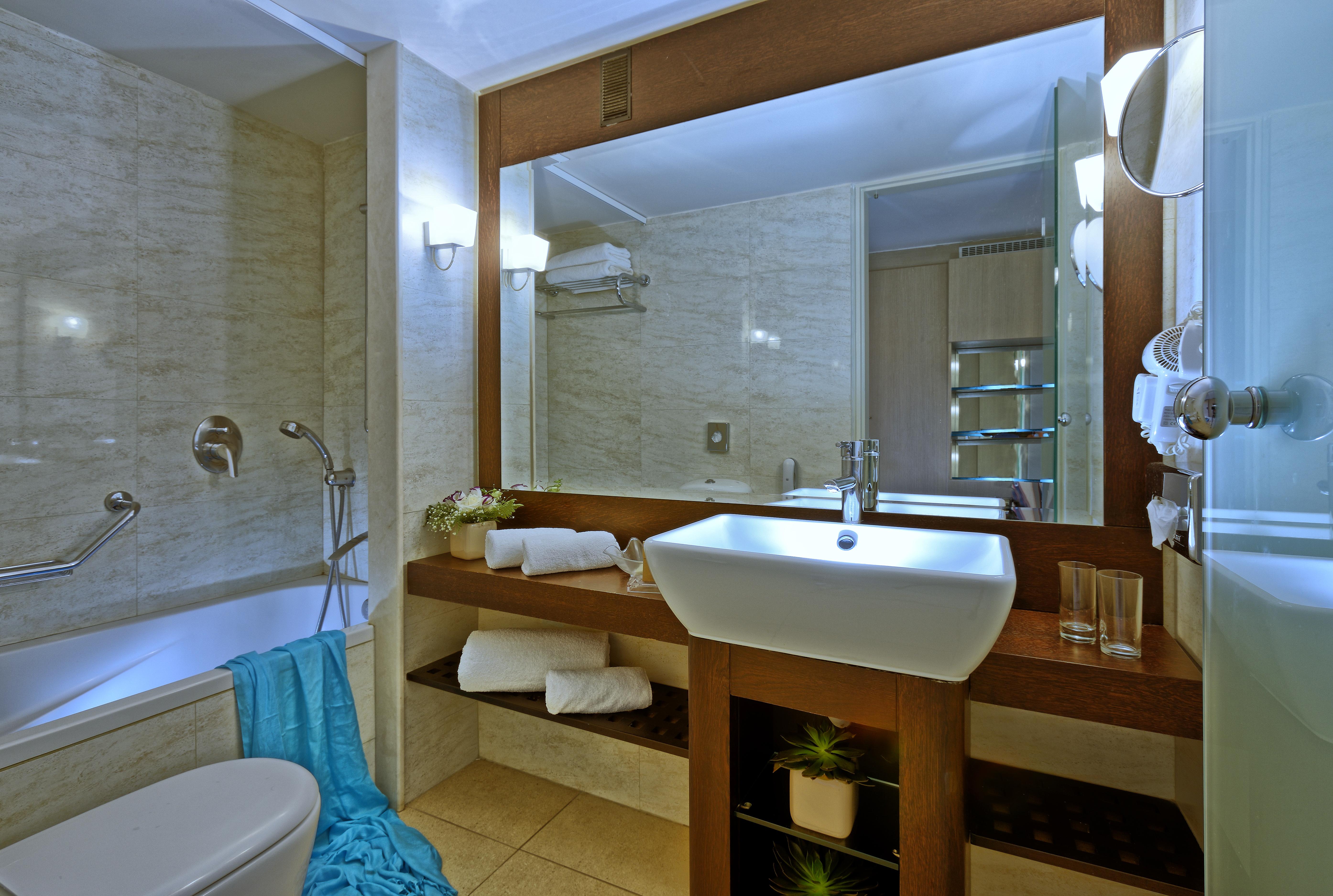 Sitia Beach City Resort & Spa Esterno foto Bathroom