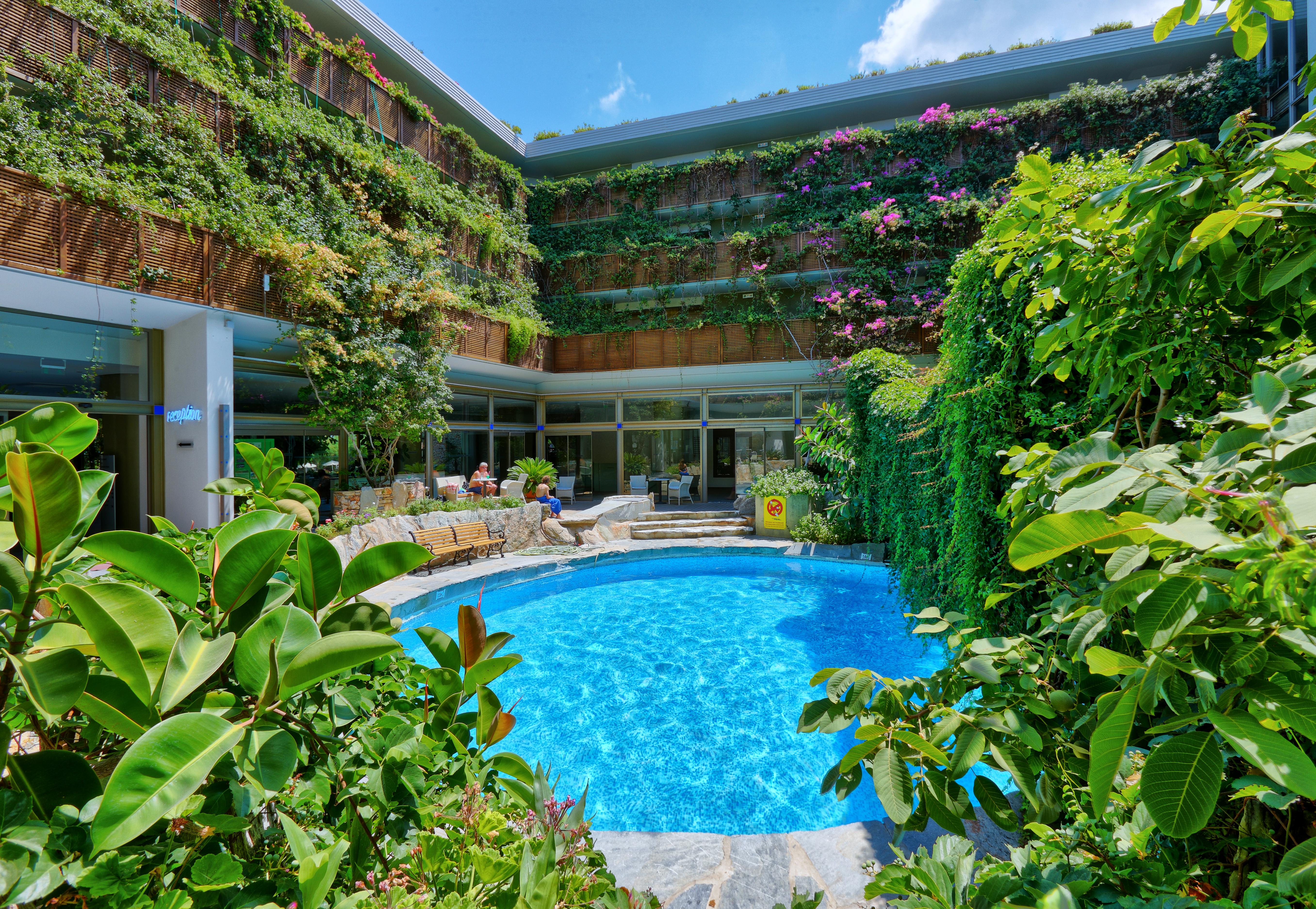 Sitia Beach City Resort & Spa Esterno foto The hotel's pool
