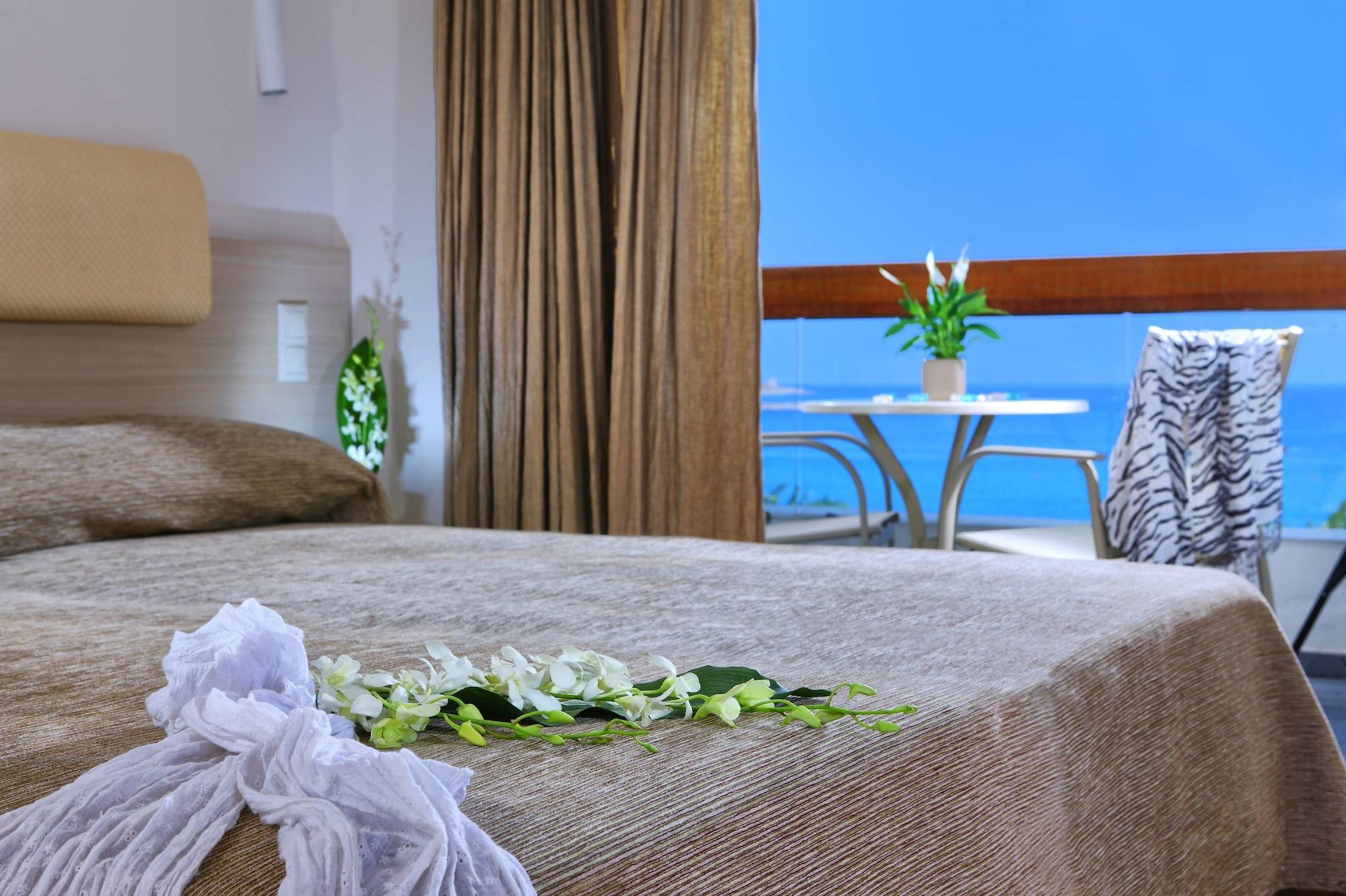 Sitia Beach City Resort & Spa Esterno foto A bedroom at the hotel