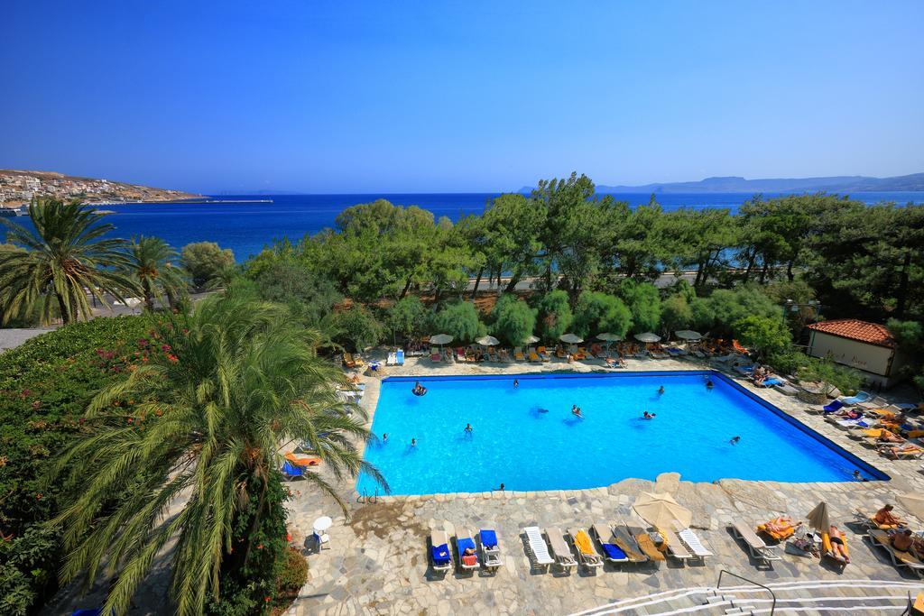 Sitia Beach City Resort & Spa Esterno foto A swimming pool in Greece