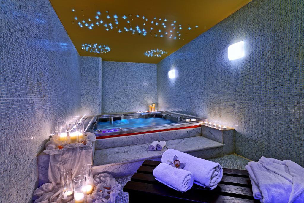 Sitia Beach City Resort & Spa Esterno foto A spa in a hotel