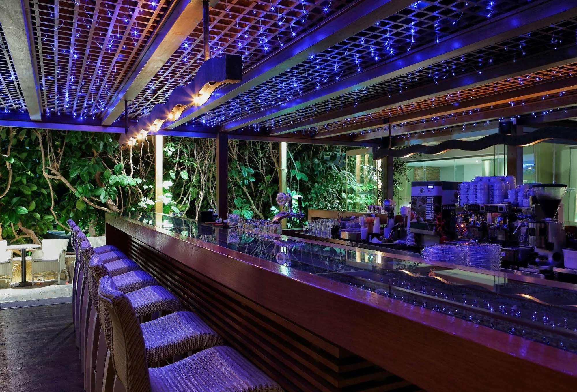 Sitia Beach City Resort & Spa Esterno foto The bar at the Sky Bar